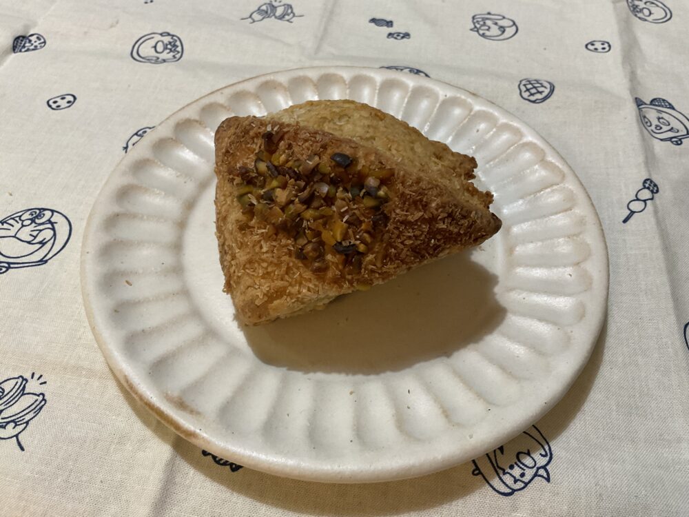 ココナッツレモンピスタチオスコーン